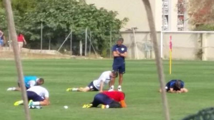 Juande Ramos dialoga con Camacho, en el entrenamiento de hoy.