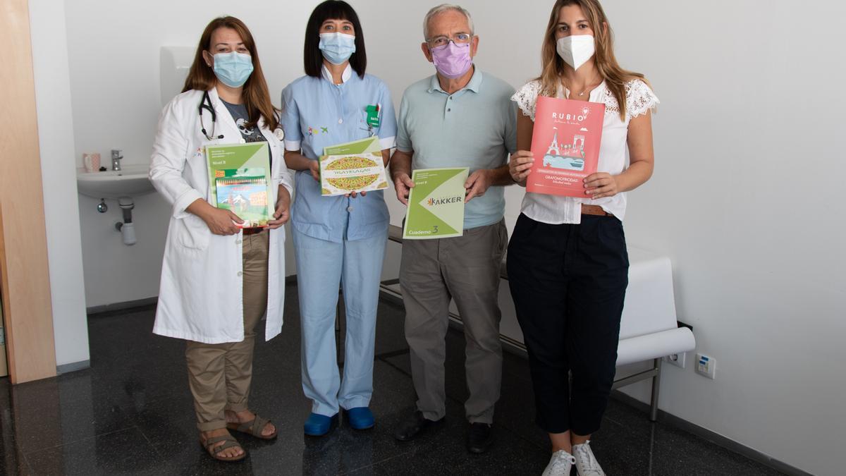 La doctora Susana Olivera, Marta Gisbert, Eduardo de la Morena y Sonia Cholbi