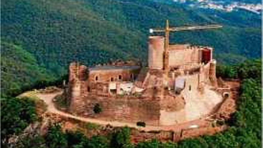 El castell de Montsoriu, situat entre Arbúcies i Sant Feliu de Buixalleu.