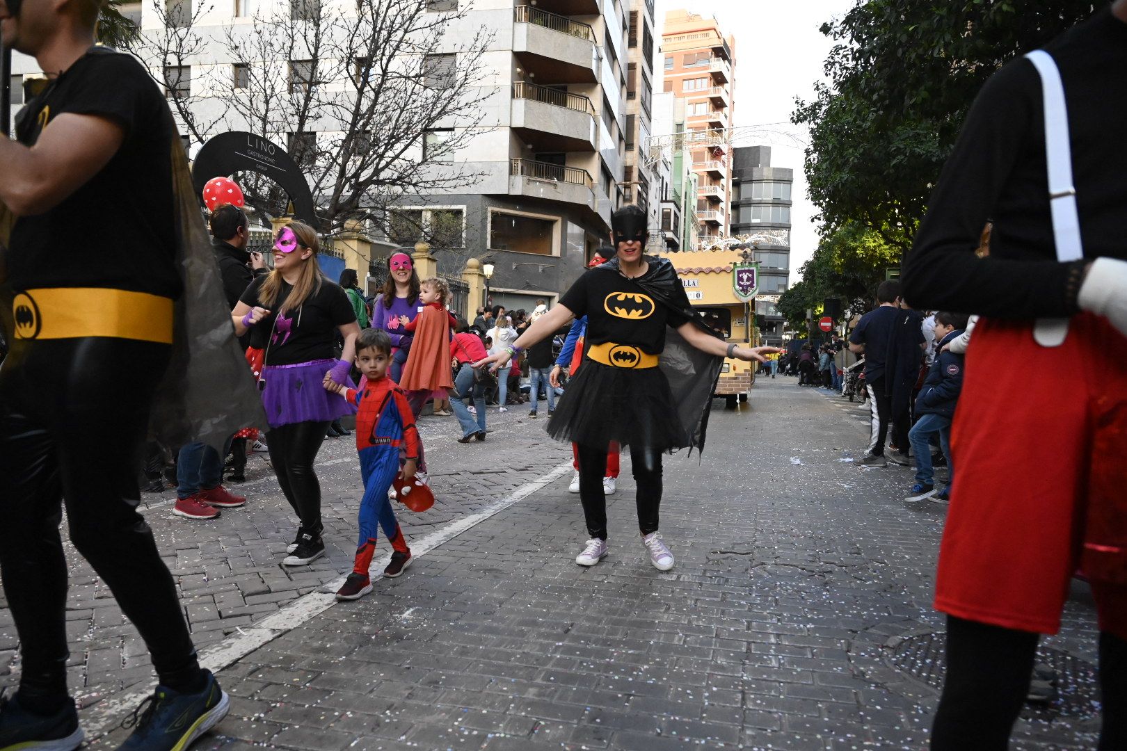 Desfile de collas y carros