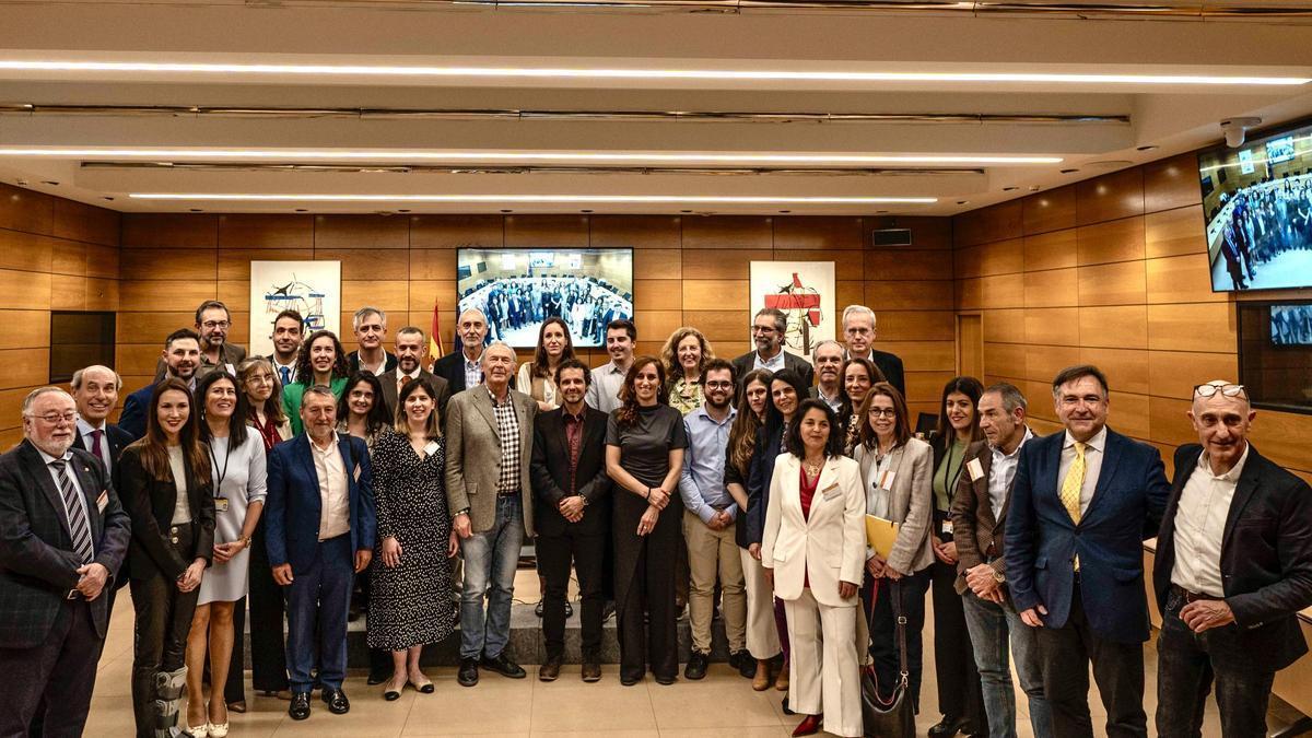 Foto de familia de la reunión mantenida en el Ministerio.