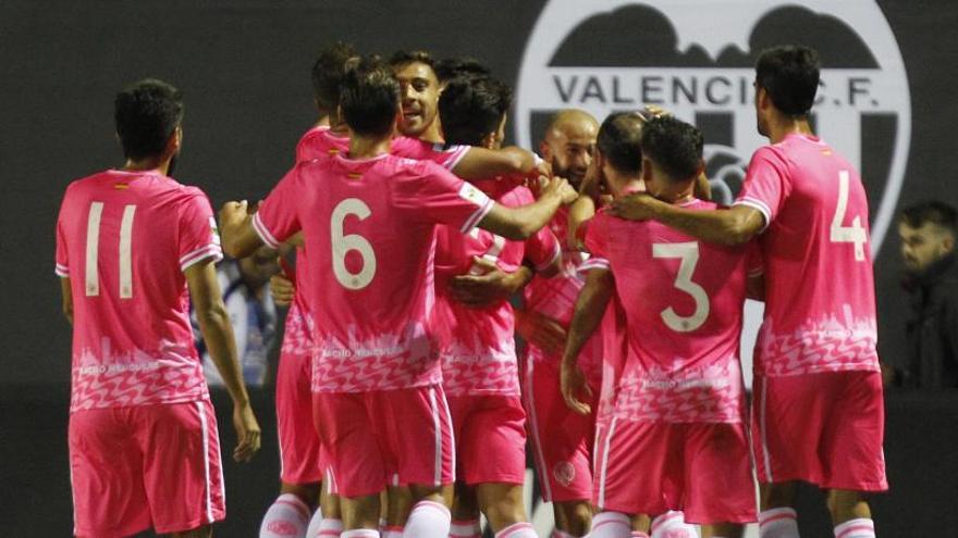 Celebración del gol de Chechu Flores en Paterna el sábado