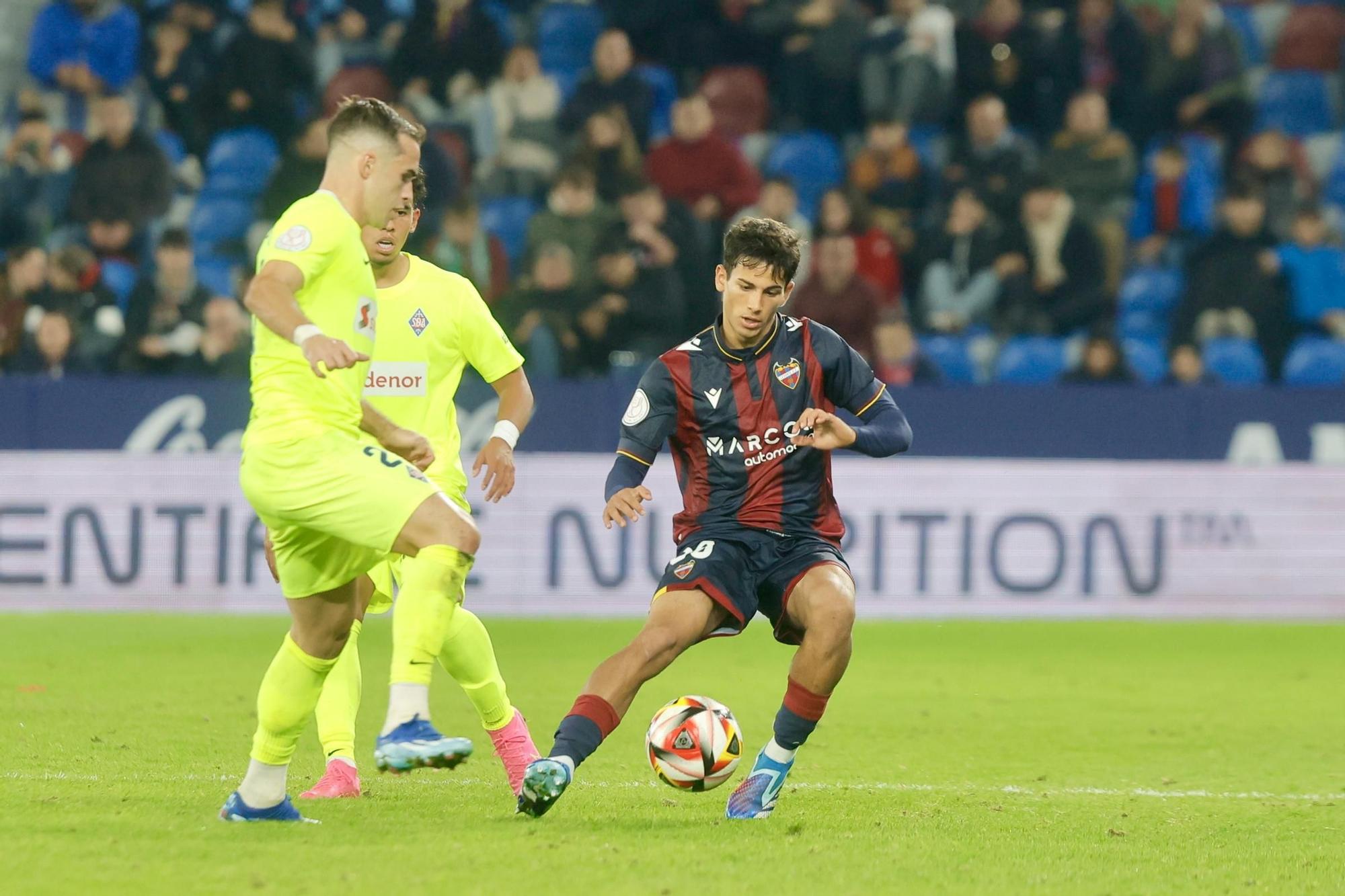 Partido de Copa del REy entre el Levante UD y el SD Amorebieta en imágenes