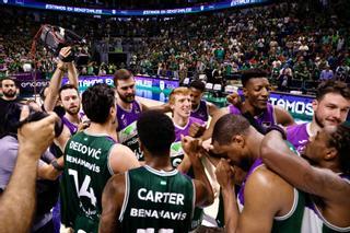 Unicaja 97-74 Lenovo: Vuela el Carpena y Málaga sueña