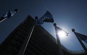 Banderas de la Unión Europea en la sede de la Eurocámara en Bruselas.