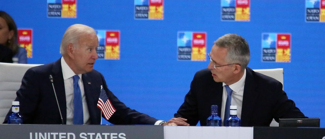 Joe Biden y Jens Stoltenberg, en la cumbre de la OTAN.