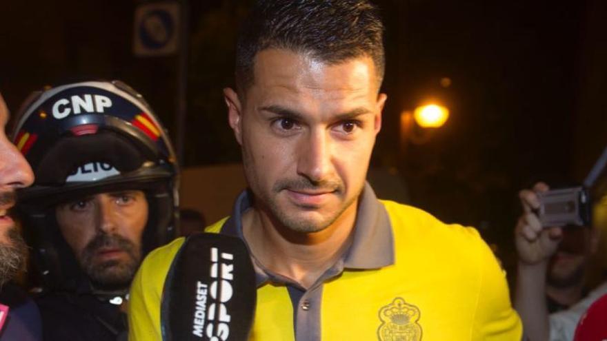 Vitolo, a su llegada al NH Plaza de Armas, ayer, martes.