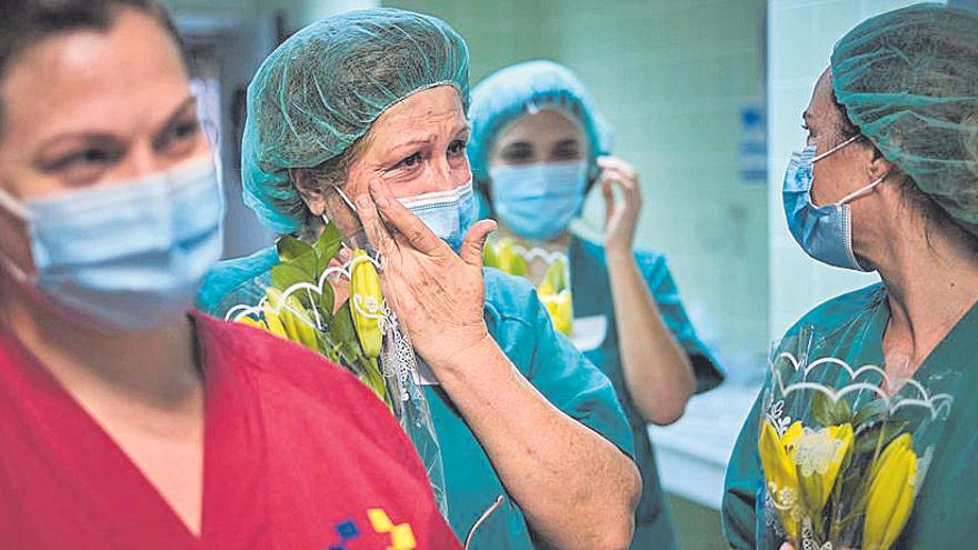 Maria del Carmen Déniz, de 72 años, la primera persona vacunada contra el covid en Gran Canaria