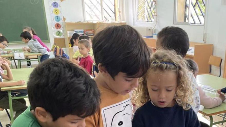 El CEIP Los Pinos de San Pedro del Pinatar transforma sus aulas en consultas y centros de bienestar
