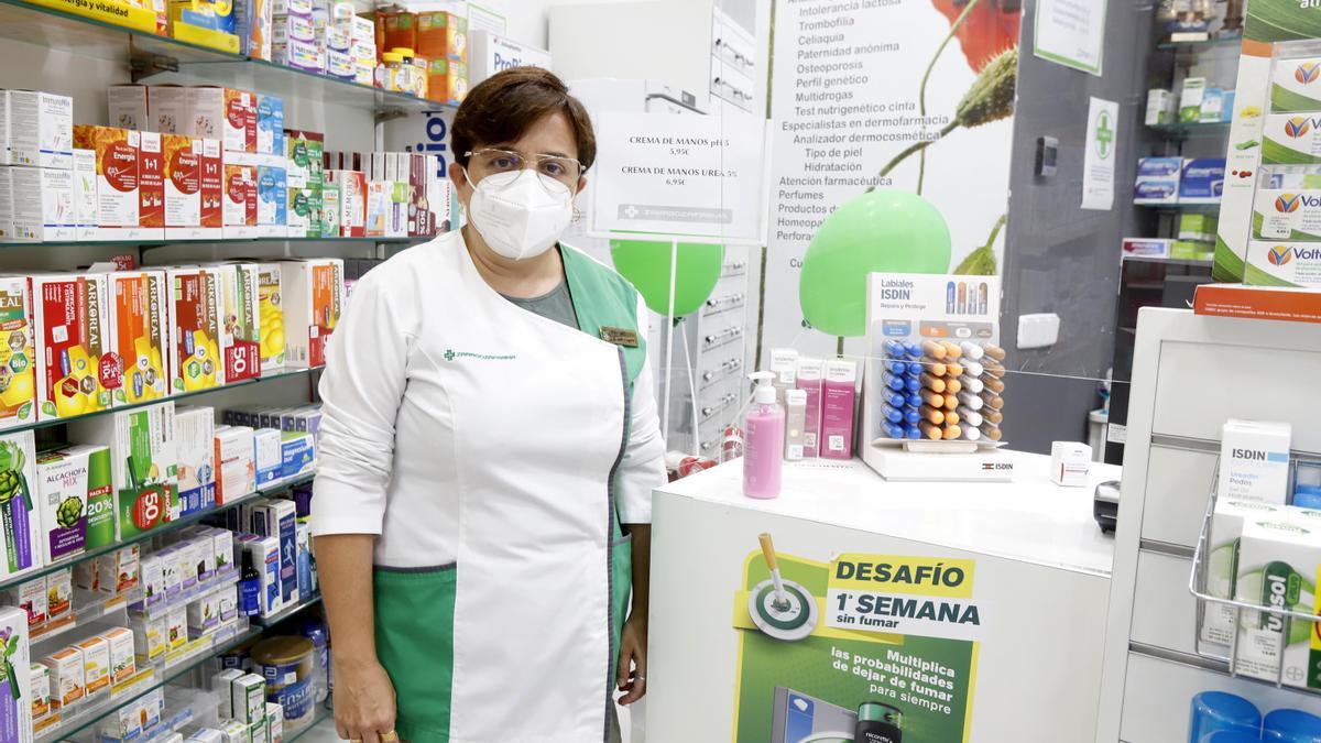 María Vicenta, de ZaragozaFarma, señala que los medicamentos no pueden estar a más de 25 grados.