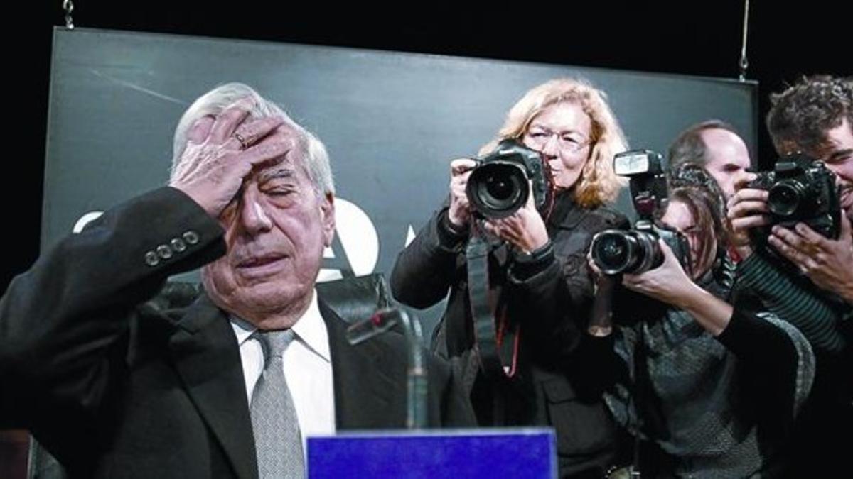 El premio Nobel Mario Vargas Llosa, ayer, en la presentación de su última novela 'El sueño del celta' en Casa América de Madrid.