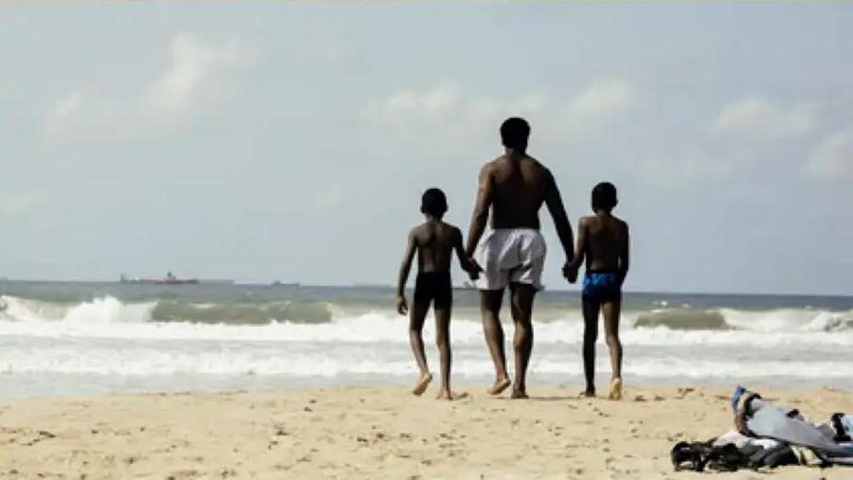 Proyección de 'My father's shadow'