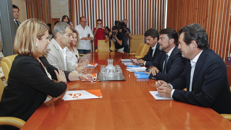 Barcala confía en cerrar en breve &quot;los flecos&quot; pendientes del pacto con Cs en Alicante