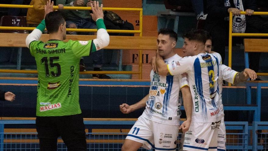 Los blanquiazules celebran un gol en el Ángel Nieto. | J. L. F.