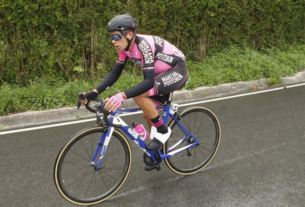 Segunda etapa de la Vuelta a Asturias entre Ribera de Arriba y el Alto del Acebo.