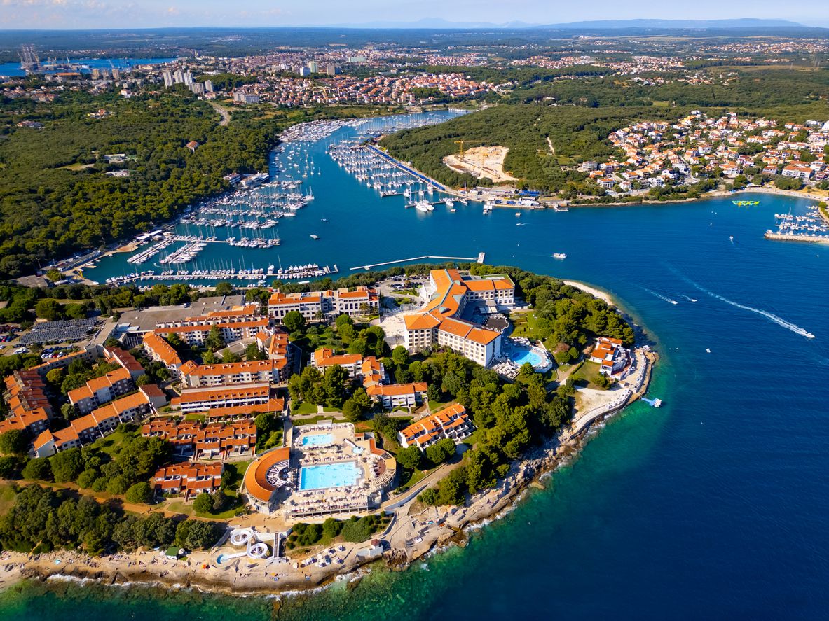 Vista áerea de Pula, Croacia.