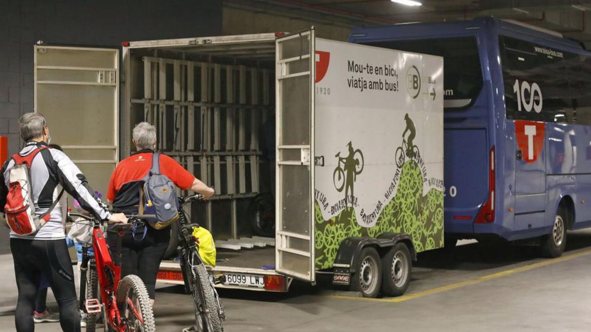 Remolc per a bicicletes a les línies de bus Girona-Olot i Sant Feliu-Girona  - Diari de Girona