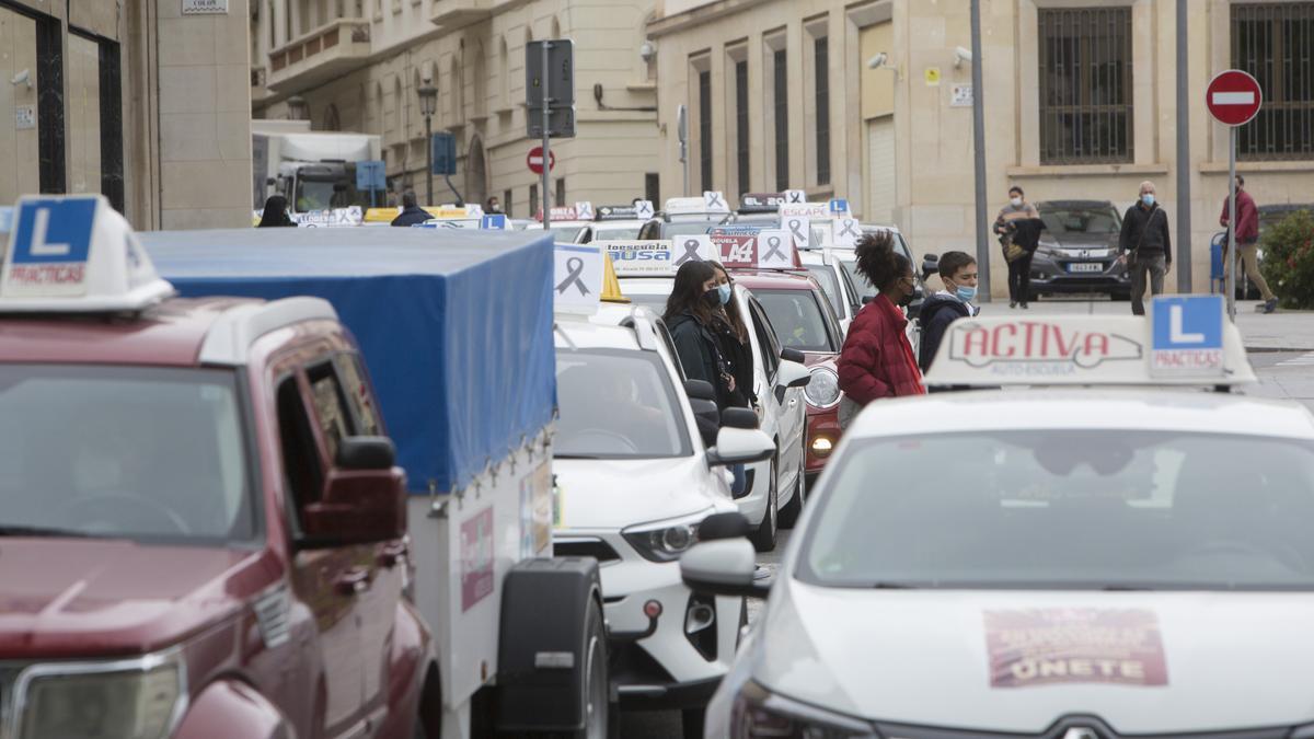 Protesta de las autoescuelas en Alicante