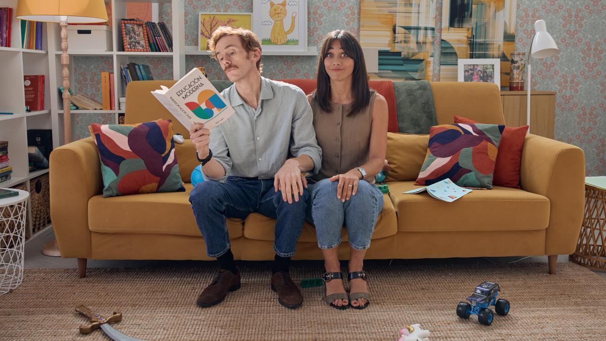 Daniel Pérez Prada y Mariam Hernández, en 'Padre no hay más que uno. La serie'