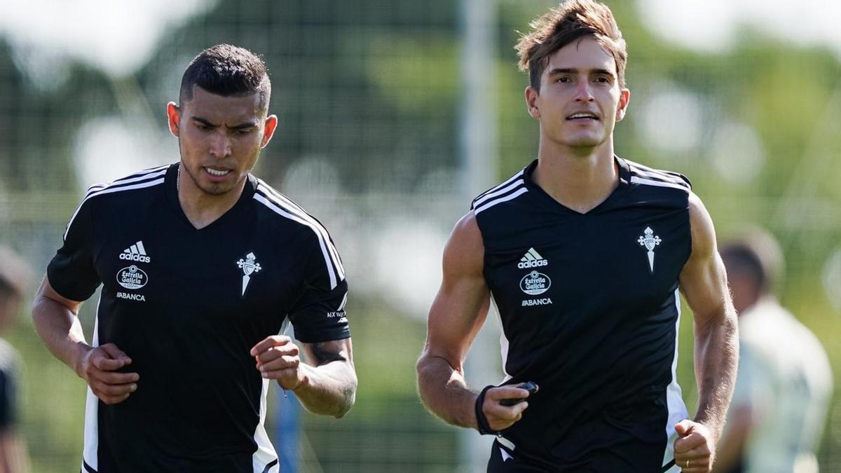 Denis Suárez durante el inicio hoy de los entrenamientos de Celta.