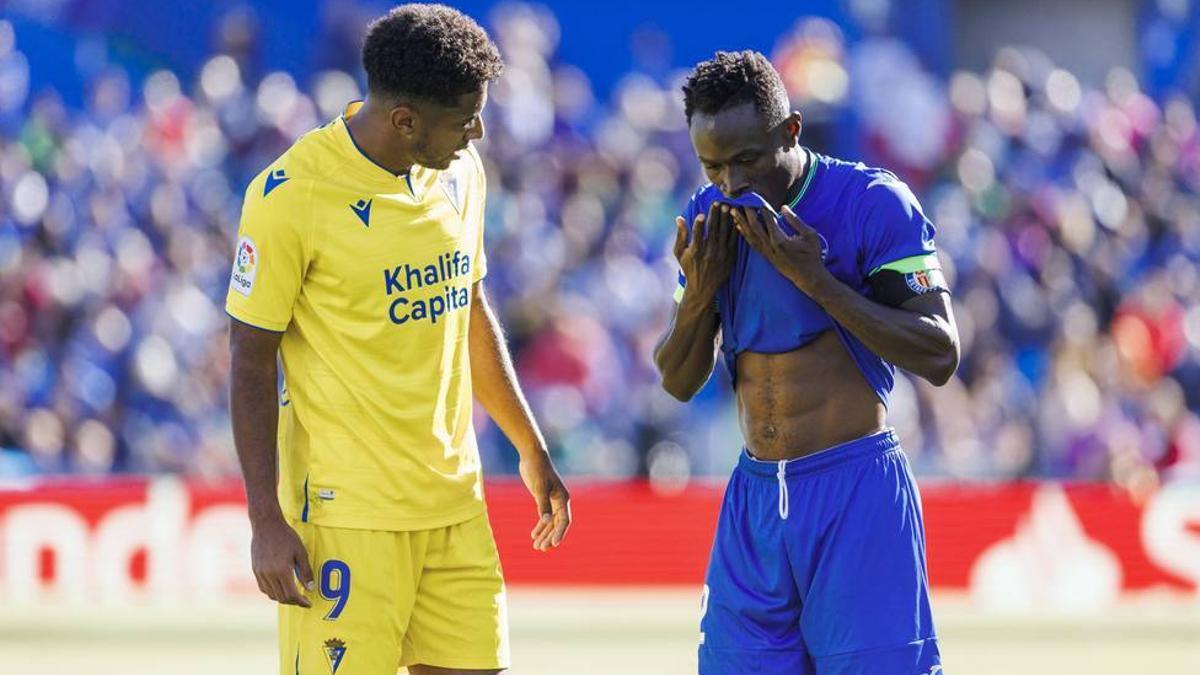 Choco Lozano y Djené en el encuentro entre azulones y gaditanos en el Coliseum