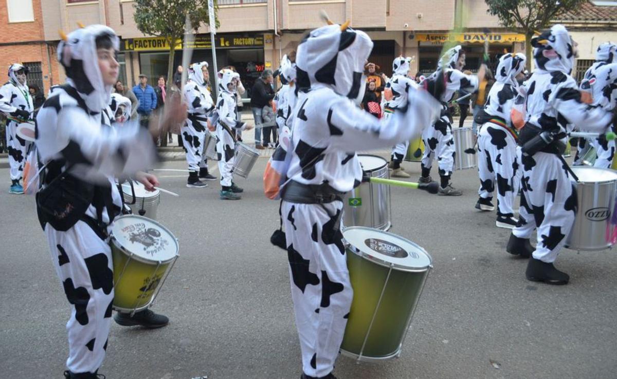 El Carnaval llena las calles de color y humor