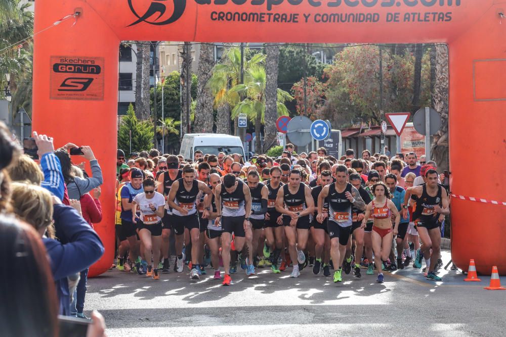 Más de 400 personas toman parte en la marcha solidaria de AFA Torrevieja y en las pruebas deportivas, en las que triunfan corredores locales