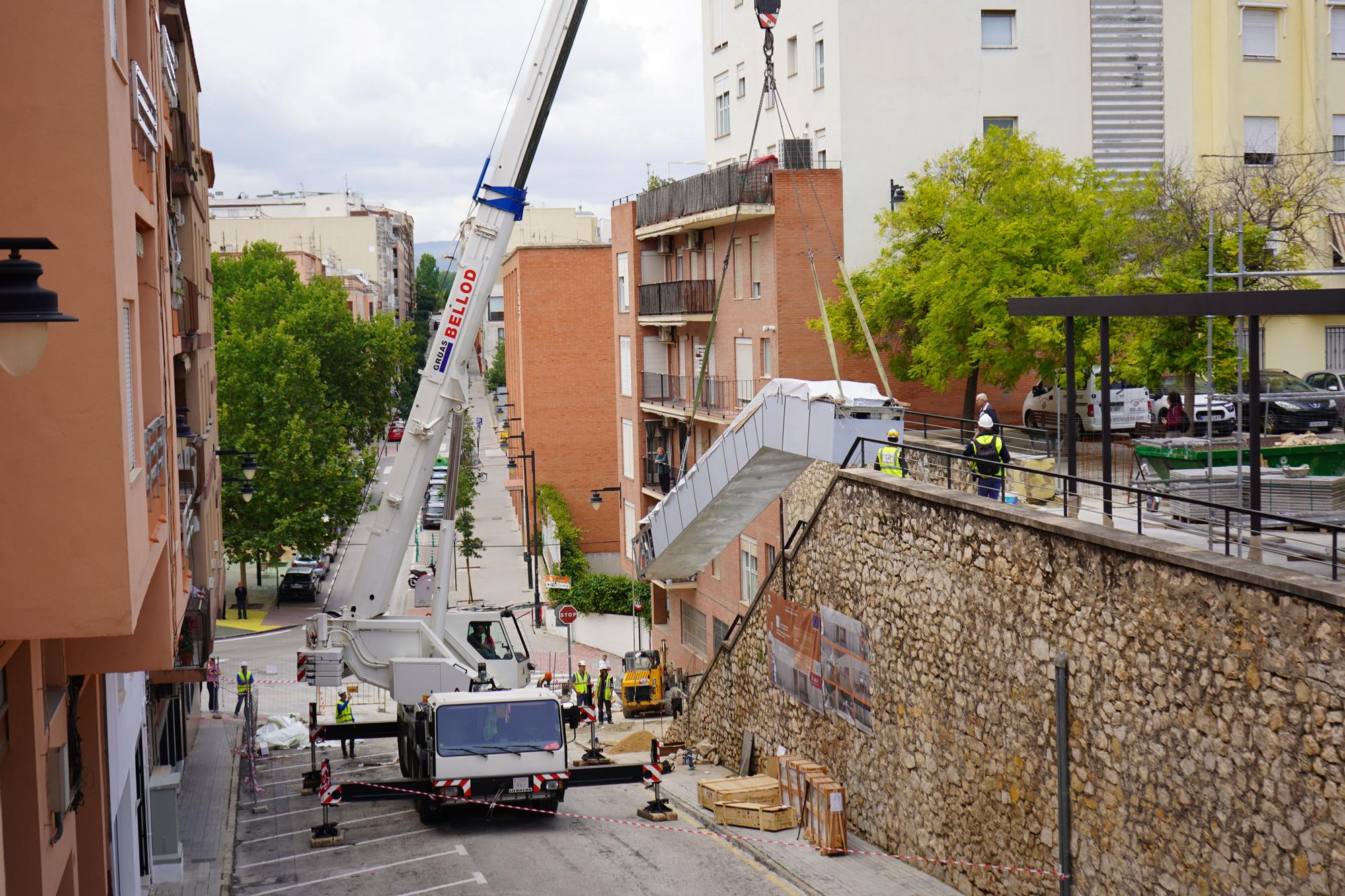 Inician el montaje de las escaleras mecánicas del Mercat de Ontinyent