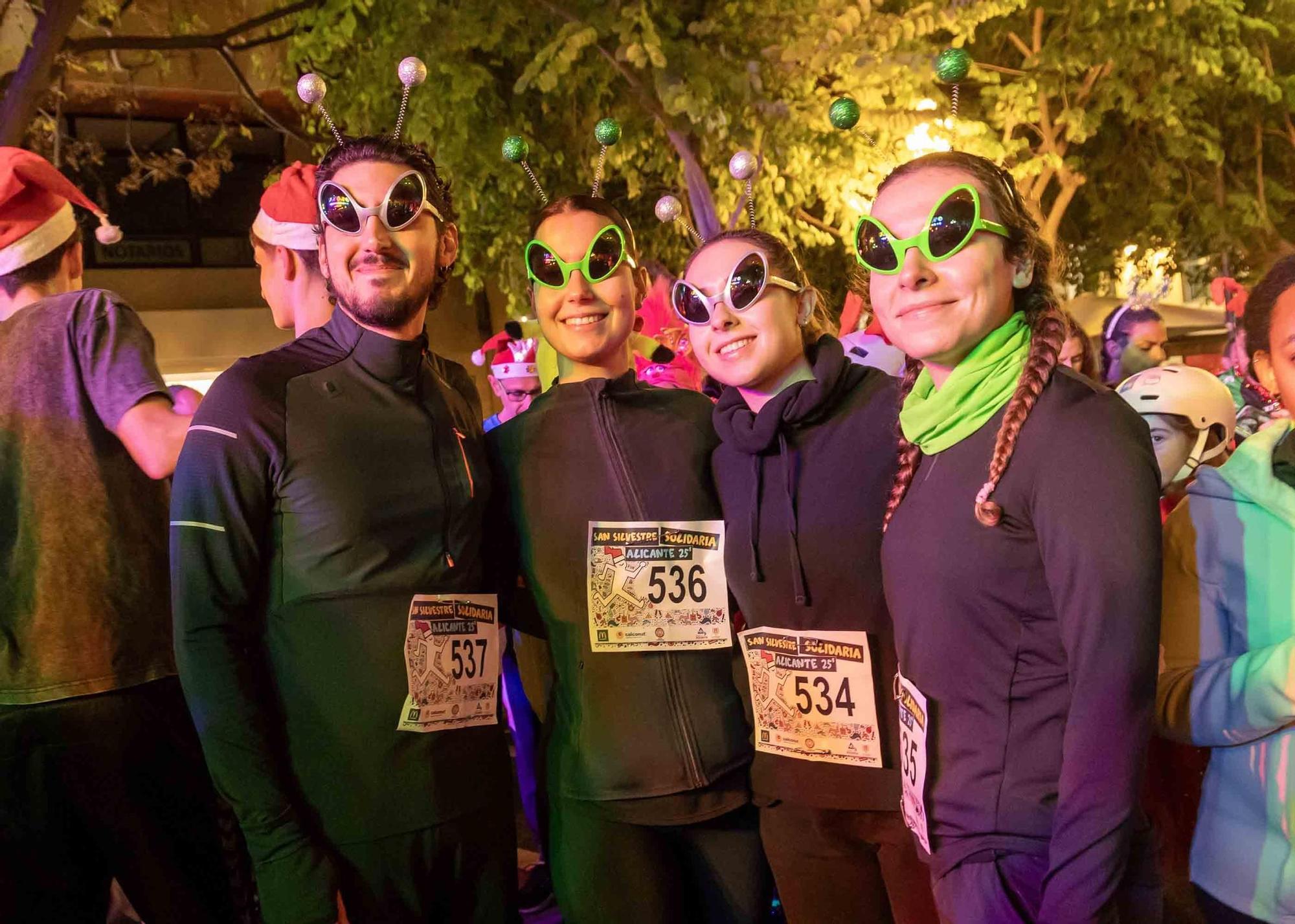 La San Silvestre de Alicante llena de colorido la ciudad