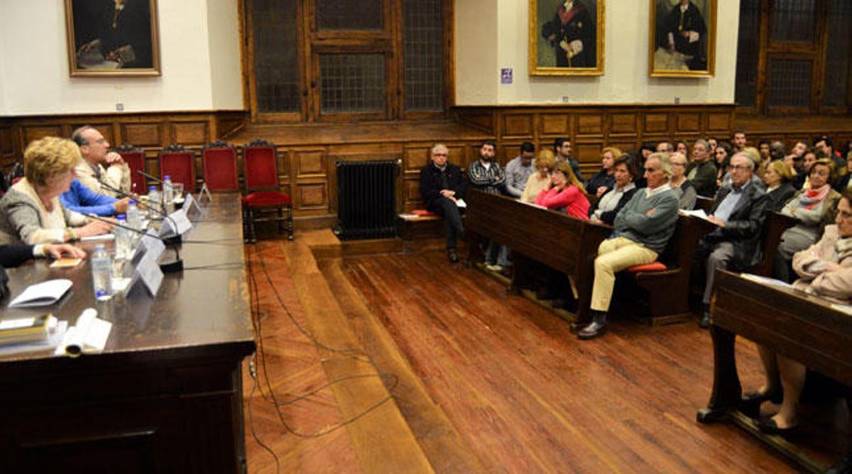 Miguel Alarcos califica la llingua de "puta mentira de políticos y filólogos paletos"