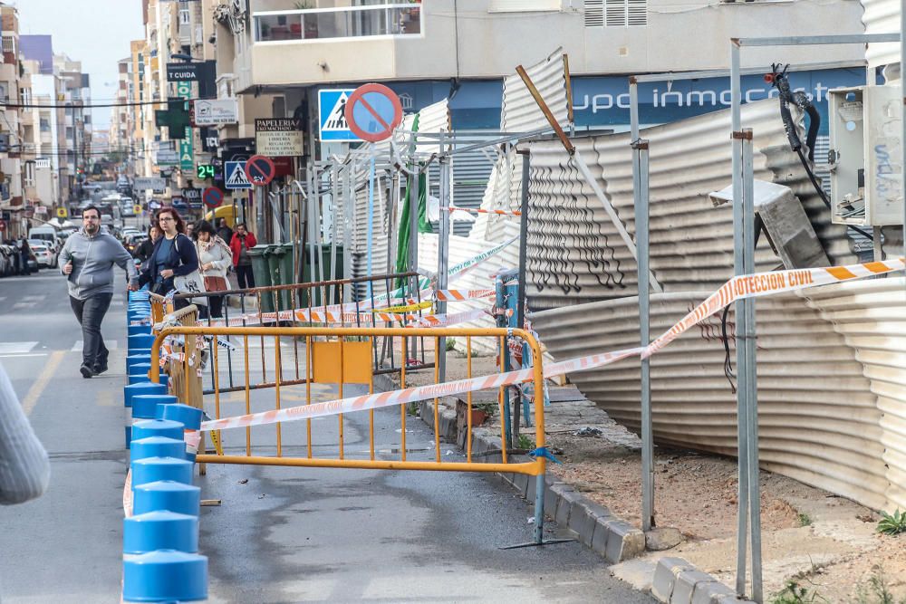 El Ayuntamiento tiene abierto un expediente de peligrosidad para exigir la reposición de la valla perimetral de la obra del centro comercial abandonado de Torrevieja desde 2012