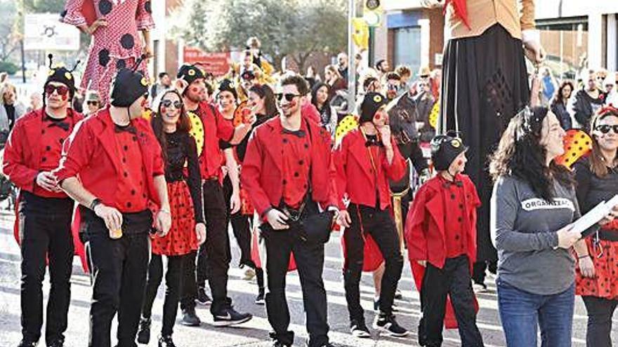 Carnestoltes multitudinari als barris de l&#039;esquerra del Ter