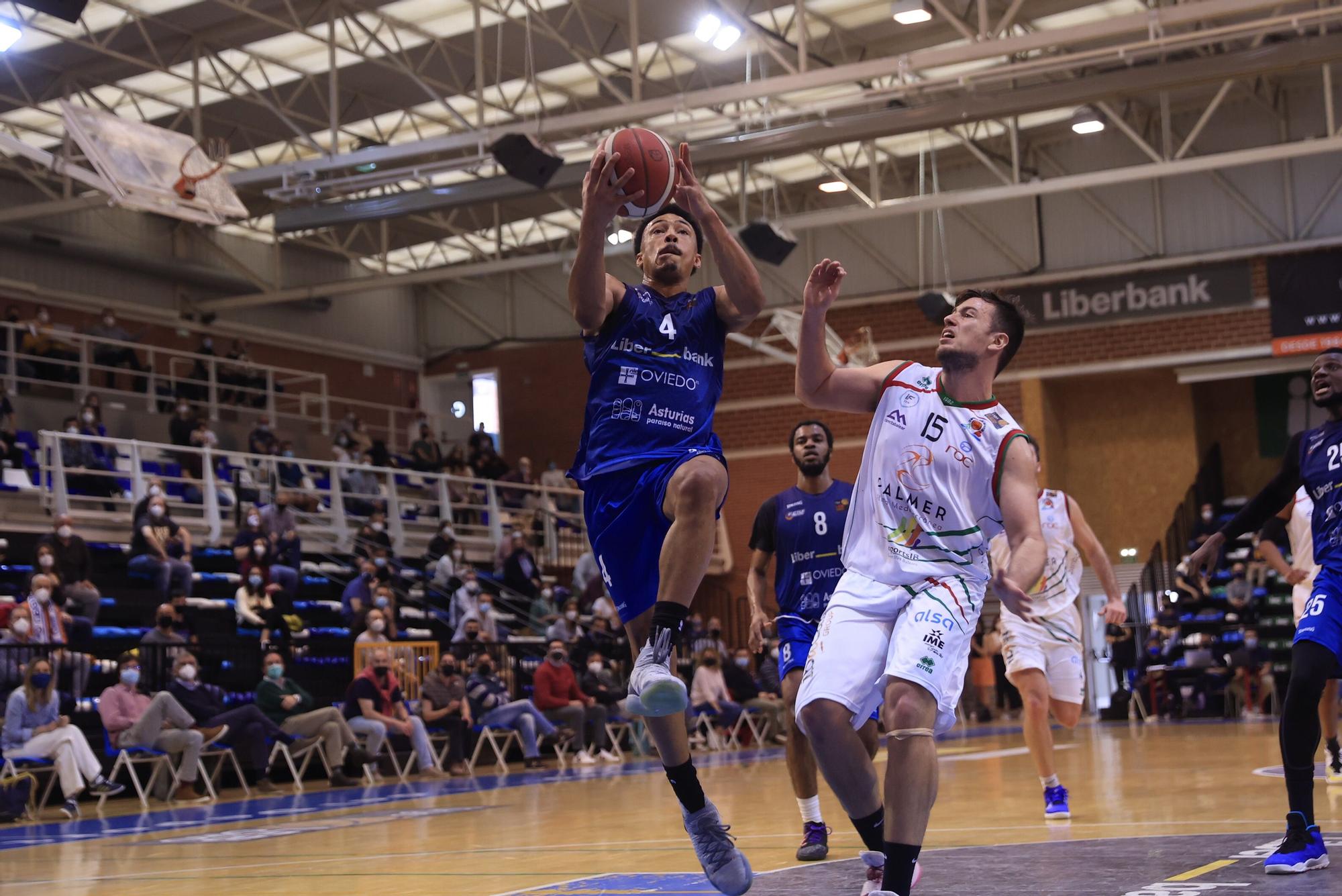 Un Liberbank Oviedo Baloncesto arrollador pasa por encima del Palmer Palma (105-67)