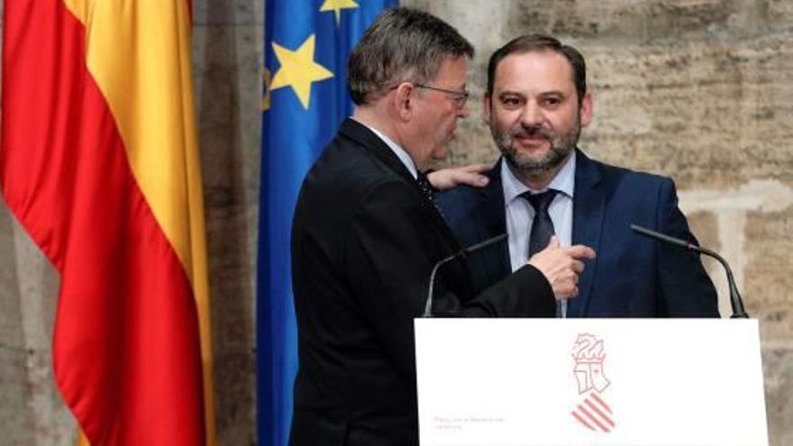 El presidente de la Generalitat, Ximo Puig, junto al ministro Ábalos, en foto de archivo.