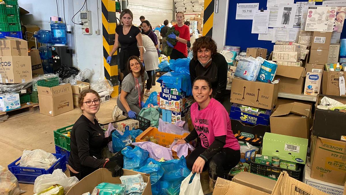 Clara, Esther y Balma, voluntarias de la Vall en Massanassa