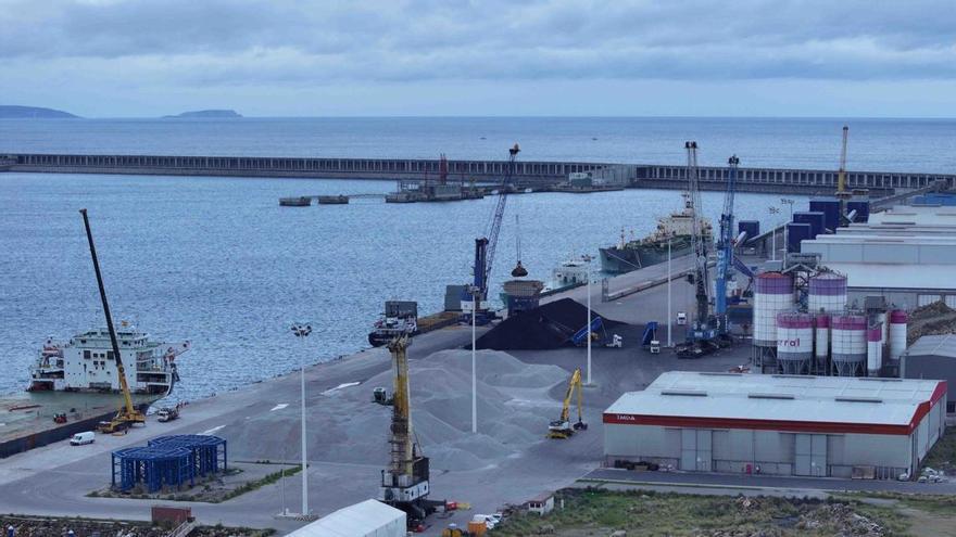 El Puerto de A Coruña avanza en el diseño para un nuevo punto de atraque para Repsol en punta Langosteira