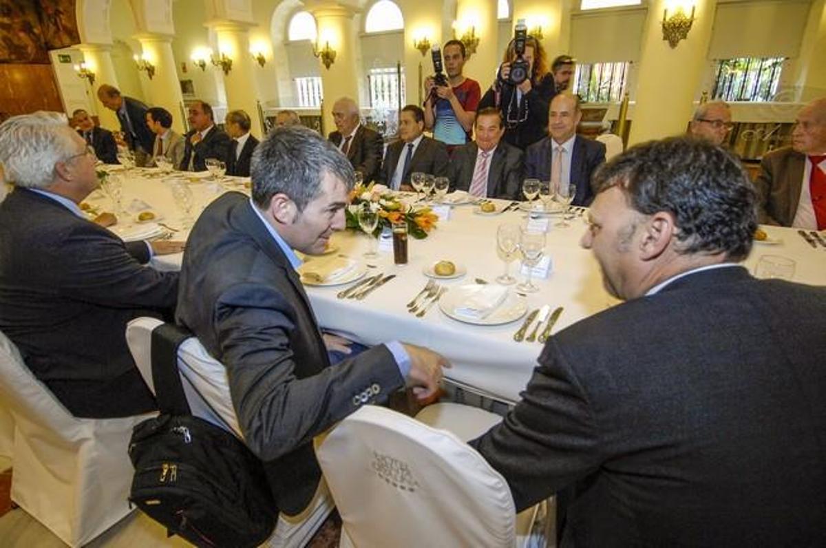 ALMUERZO DE DINOSOL CON EMPRESARIOS