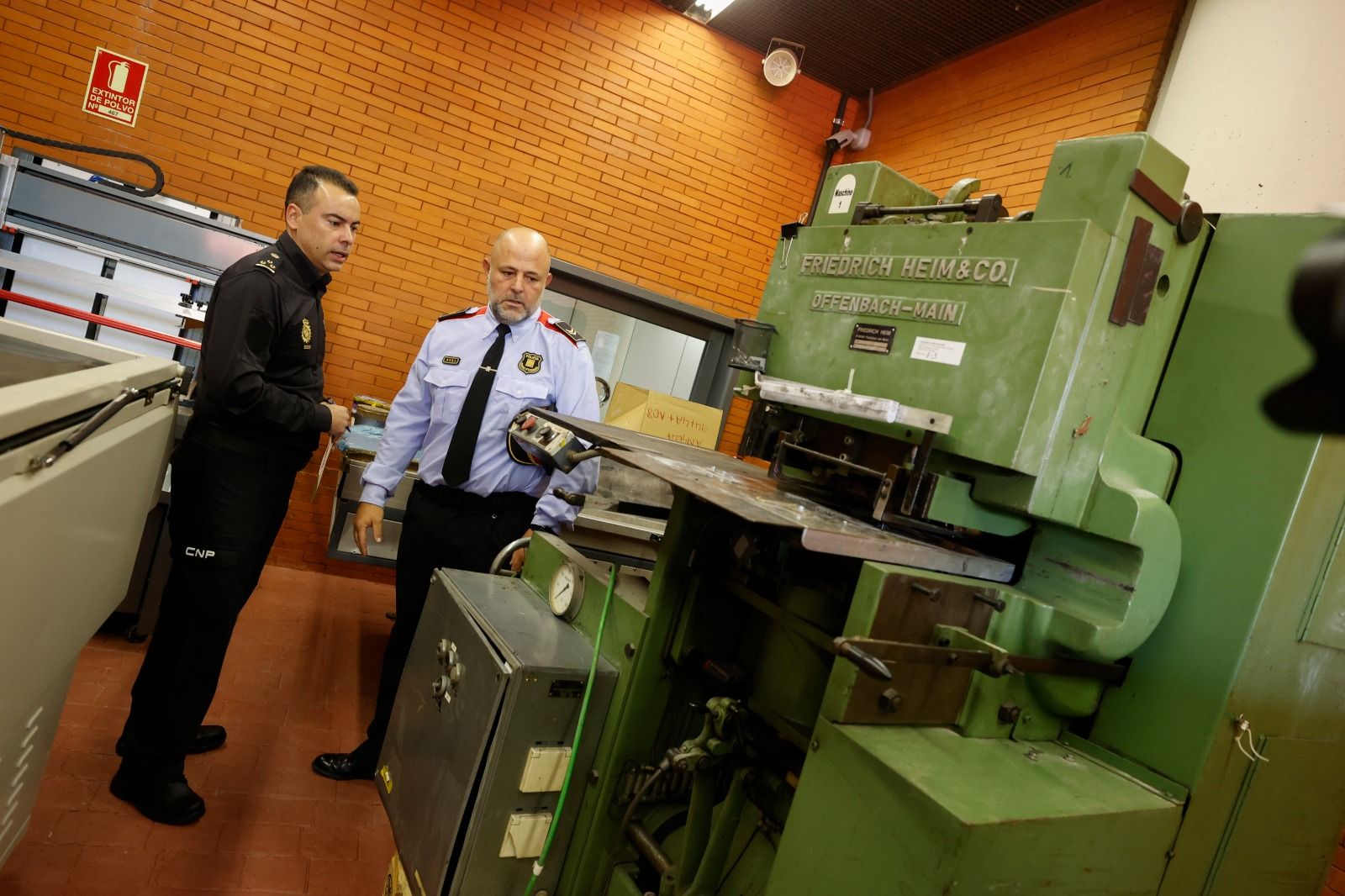 Desmantelado en València y Alicante el mayor laboratorio de falsificación de billetes de 500 euros