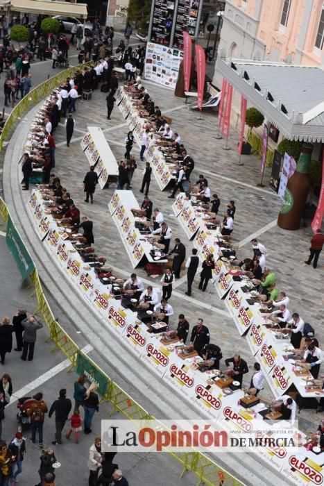 Corte solidario de jamón contra el cáncer