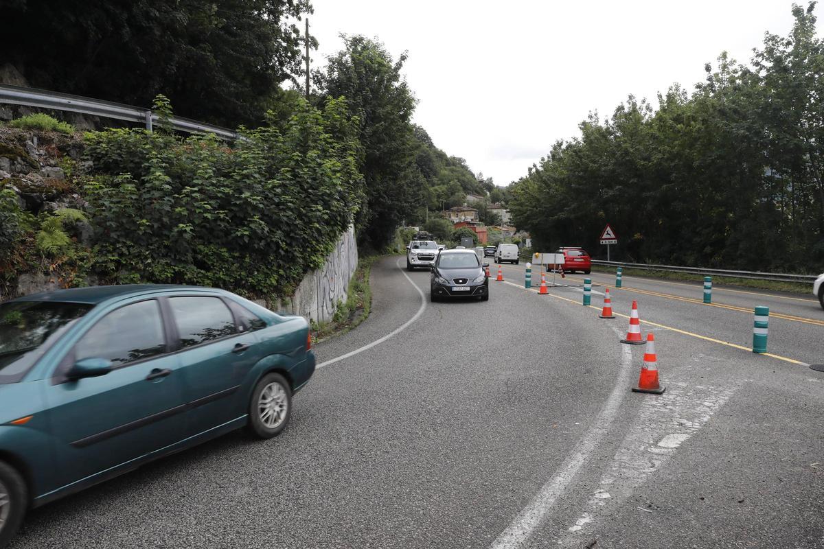 El desvío por el que tienen que circular los coches.