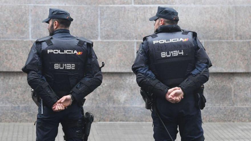 Los policías de A Coruña reclaman más protección ante los ataques con cuchillos tras el ataque de la celebración del Dépor: “Sería bueno tener cascos”