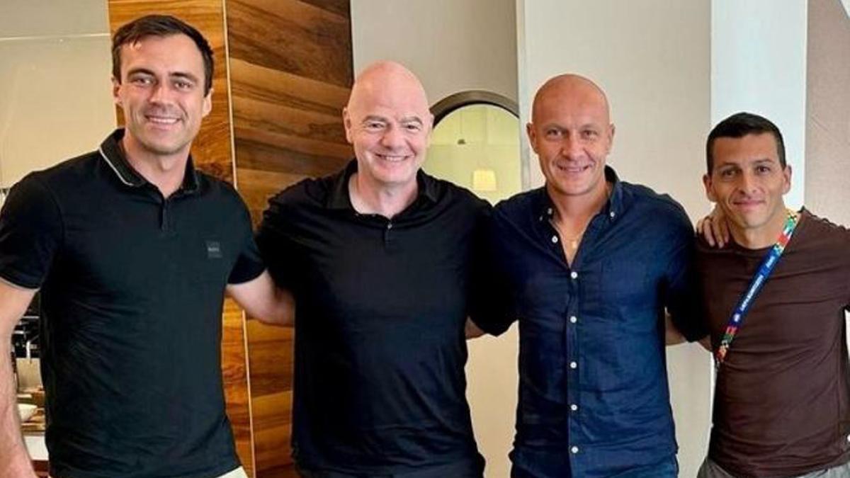Marciniak e Infantino, seguidor del Inter, mantienen una buena relaci車n