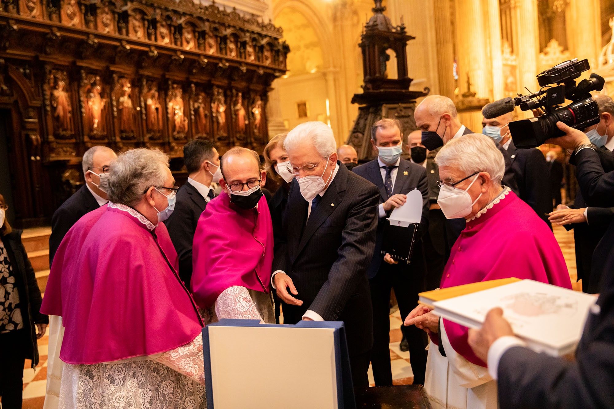 El presidente de Italia, Sergio Mattarella, aprovecha su estancia en Málaga y visita 'El Verbo Encarnado'