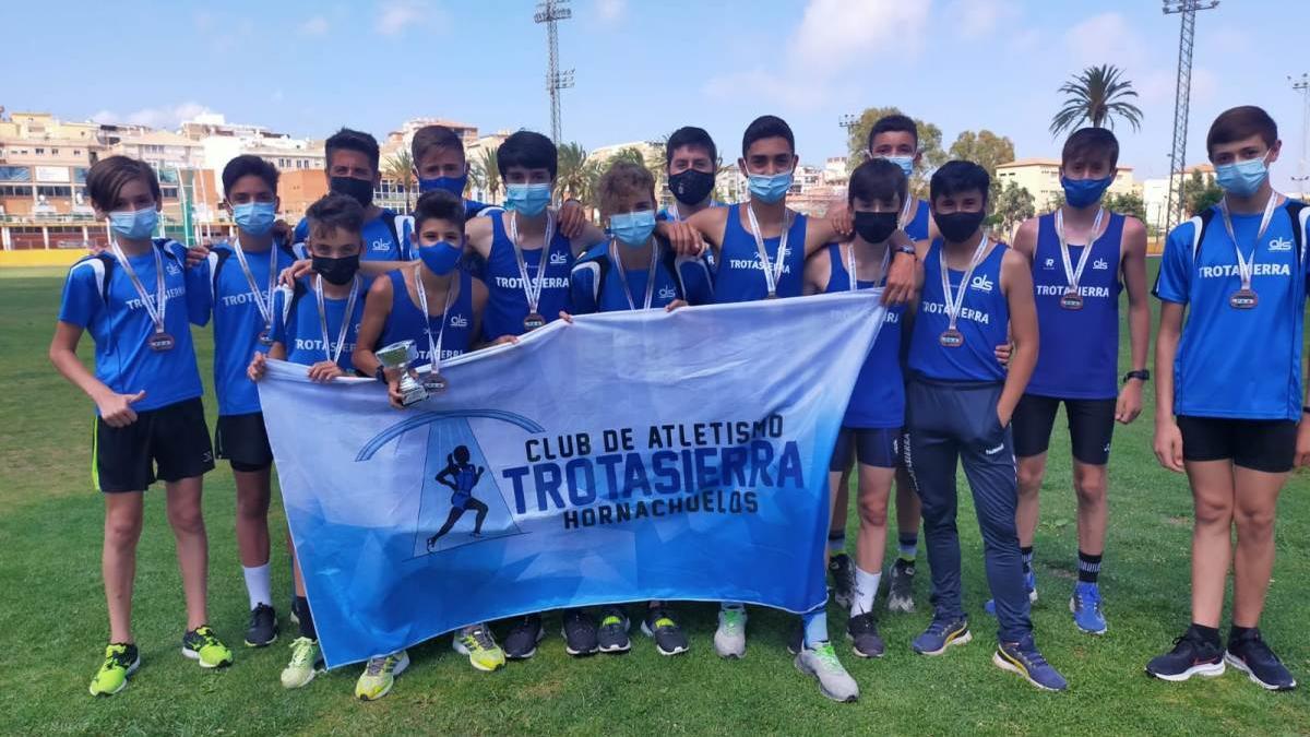 Atletas del Trotasierra sub 16 masculino.