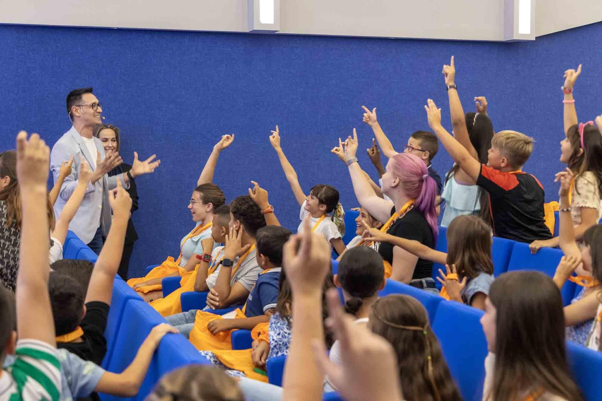 Entrega de premios del concurso infantil de relatos cortos "Cuéntame un cuento para comer" en el Club INFORMACIÓN organizado por COES
