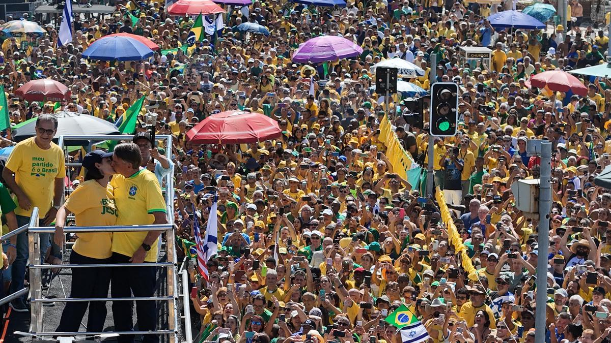 Bolsonaro convoca a sus seguidores en Rio de Janeiro.