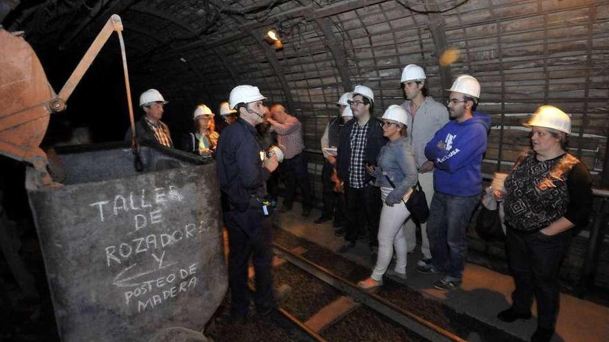 Visitantes en la mina imagen del Museo de la Minería de El Entrego.