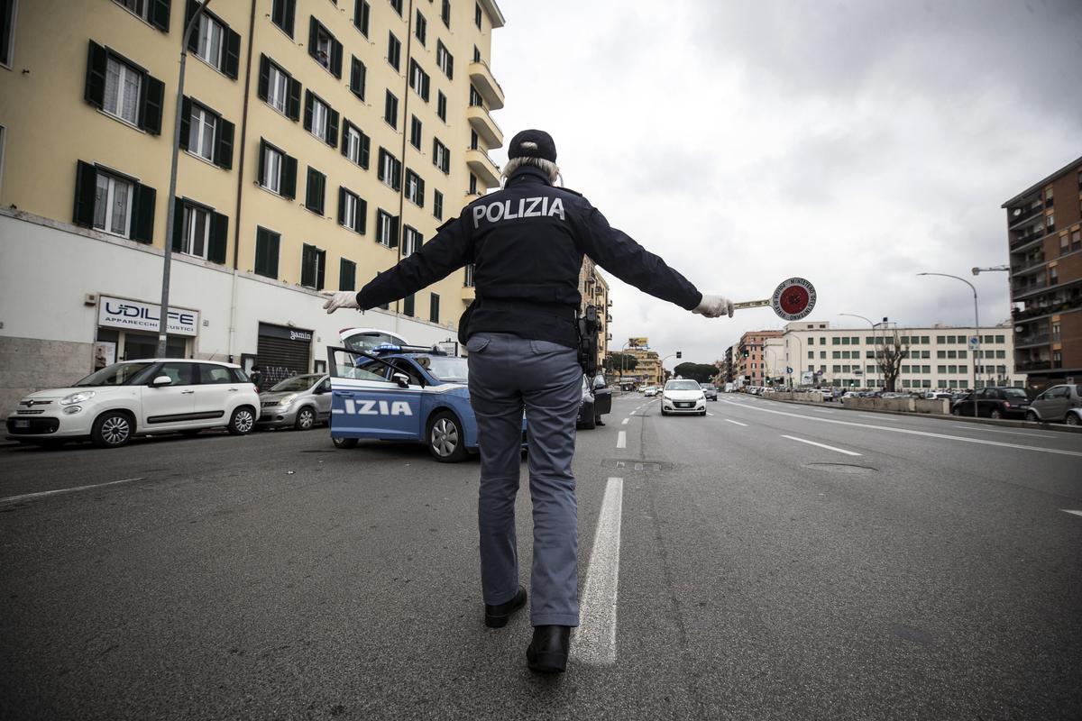 Un conductor atropella una dotzena de persones a la ciutat italiana de Mòdena i n’apunyala una altra durant la seva fugida