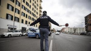 Un conductor atropella una dotzena de persones a la ciutat italiana de Mòdena i n’apunyala una altra durant la seva fugida