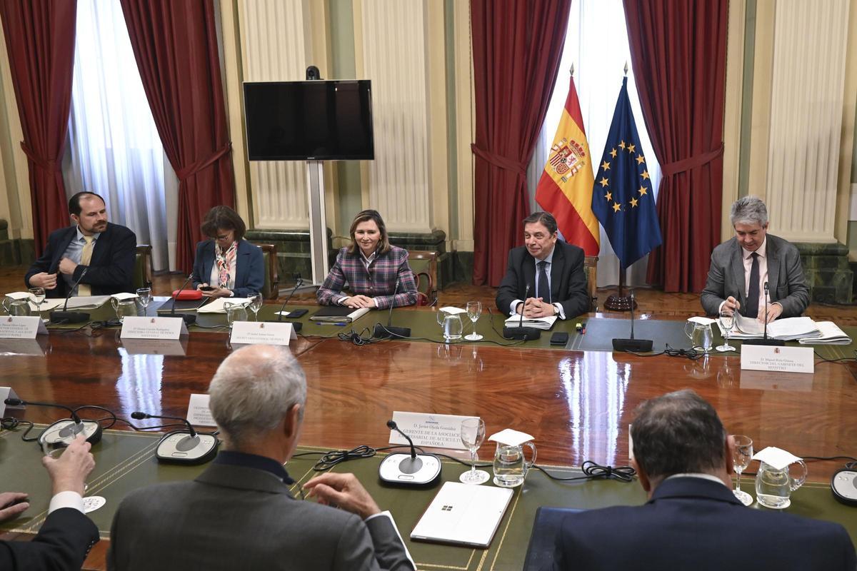 Un momento de la reunión en el ministerio.